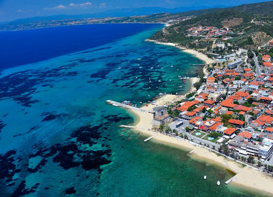 beach-ouranoupoli-555x400